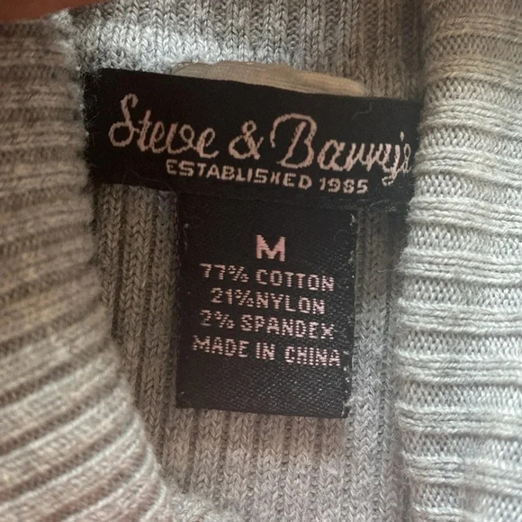 Steve & Barrys Ribbed Turtleneck - Picture 2 of 2